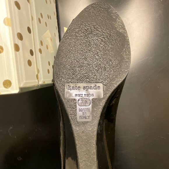 Kate Spade Wedge Peep-Toe Shoe, Black Patent Leather w/Ivory Bow, Size 7 - Picture 6 of 7